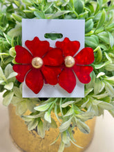 Load image into Gallery viewer, Resin Flower Studs