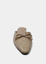 Load image into Gallery viewer, Bow &amp; Beige Flat