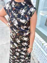 Load image into Gallery viewer, The Dark Romance Midi Dress