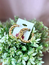 Load image into Gallery viewer, The Aniston Hoops