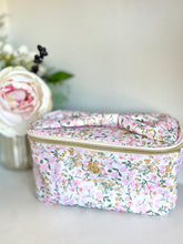 Load image into Gallery viewer, Kiss &amp; Makeup Cosmetic Bag