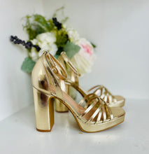 Load image into Gallery viewer, Golden Hearts Block Heel