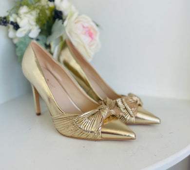 The Magic of Bows Gold Heel