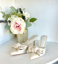 Load image into Gallery viewer, Prim &amp; Proper Heel