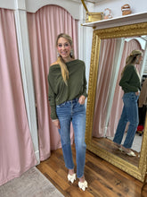 Load image into Gallery viewer, The Wine &amp; Dine Top - Olive