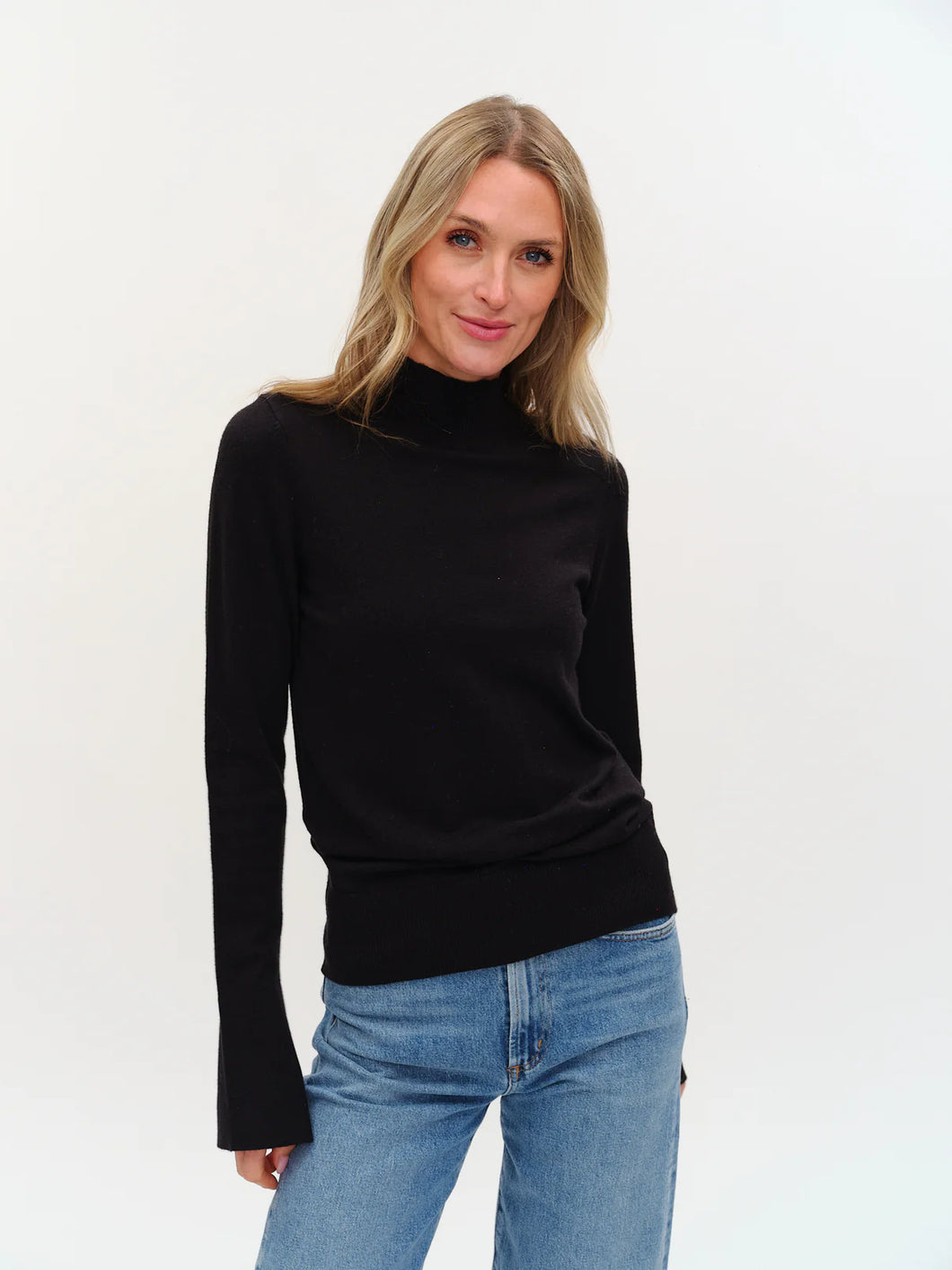 The Novel Sweater - Black